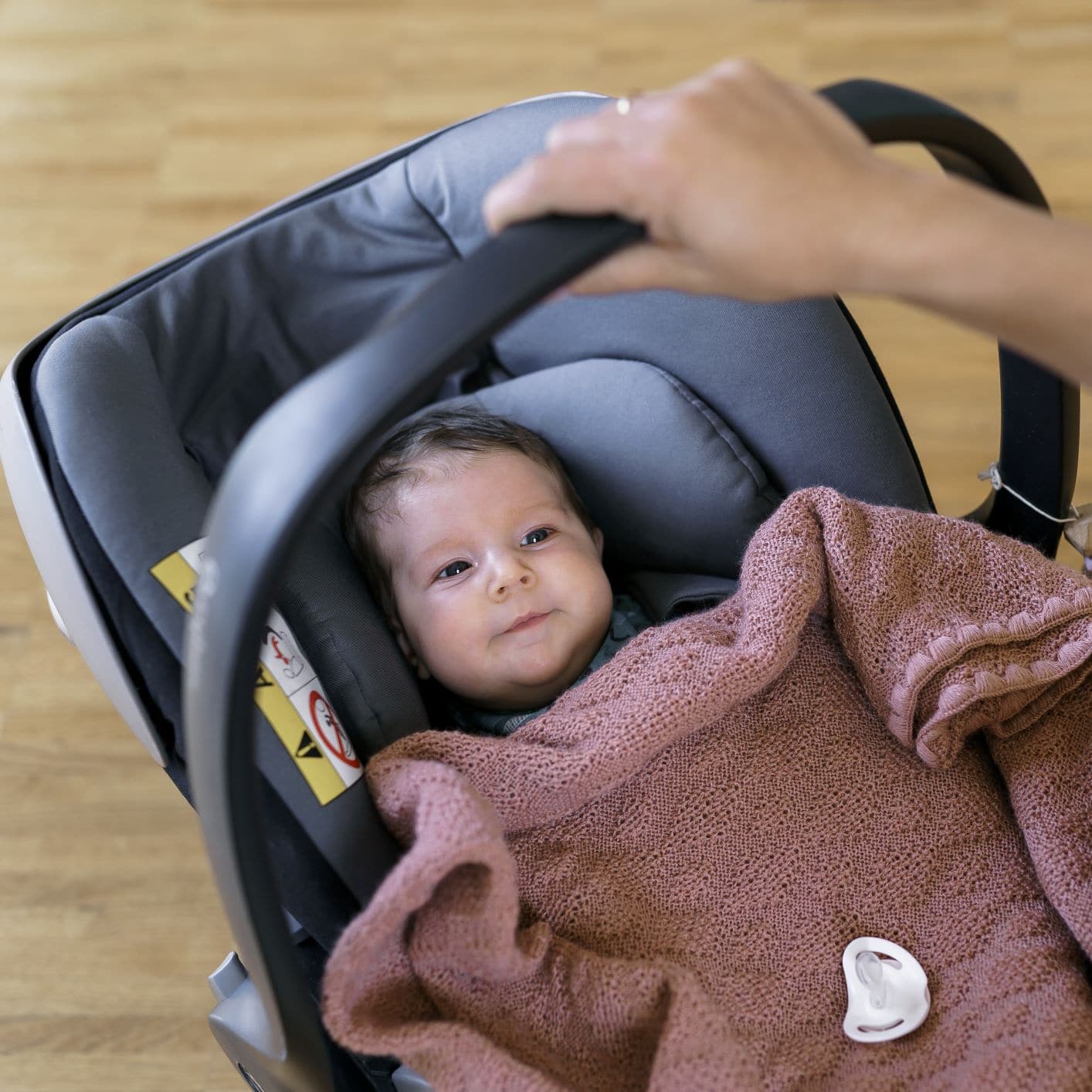 Baby in Autoschale